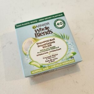 ⭐ Garnier Whole Blends Coconut Water and Aloe Vera Hydrating Shampoo Bar, 60g